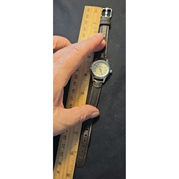 Women's TIMEX "Expedition" Watch Indiglo Water Resistant 50 M Leather Band EUC - Picture 4 of 6